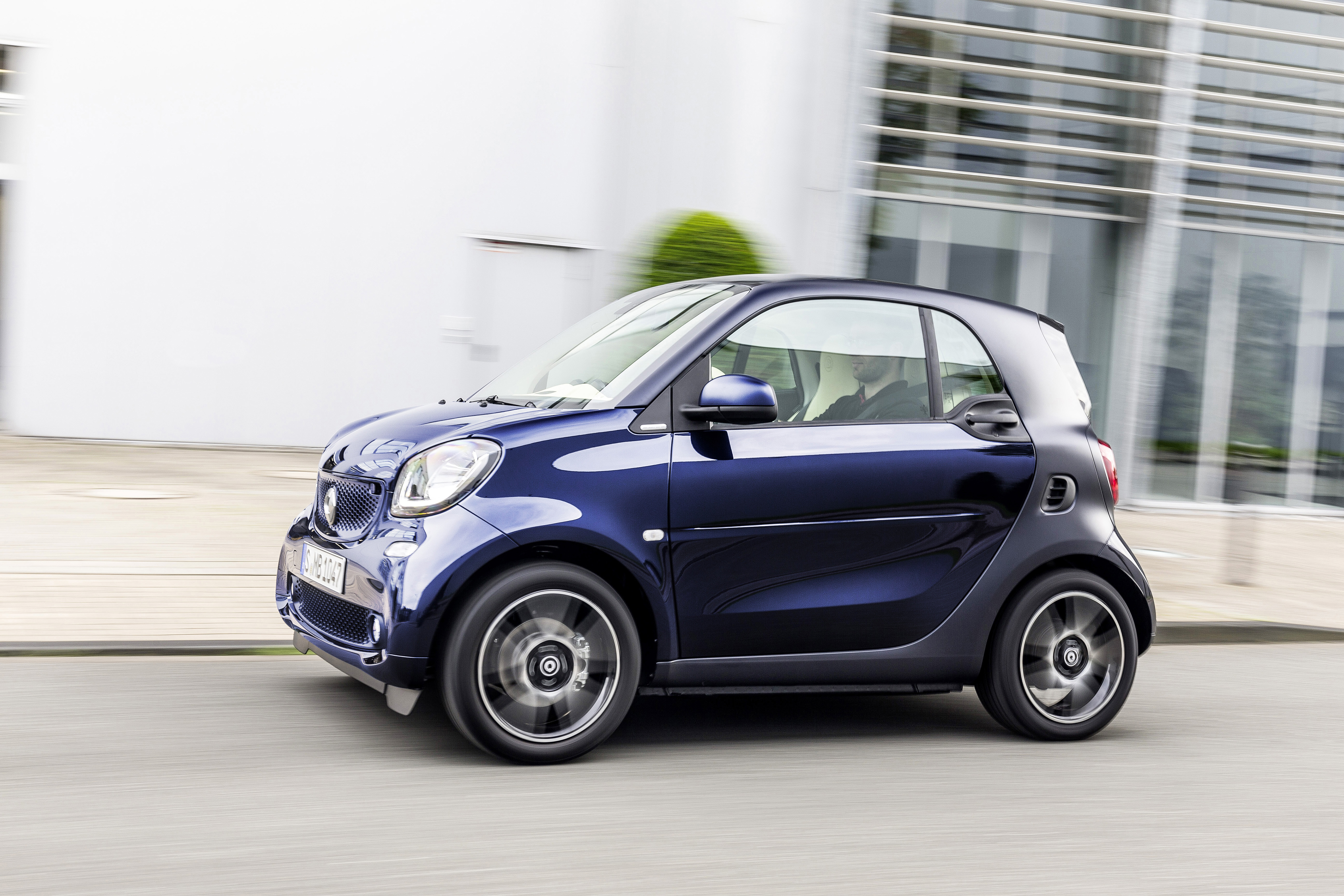 Микро картинка. Смарт Fortwo 2014. Smart Fortwo Brabus 2015. Smart Fortwo Brabus, 2014. Mercedes Smart Fortwo 2015 Size.